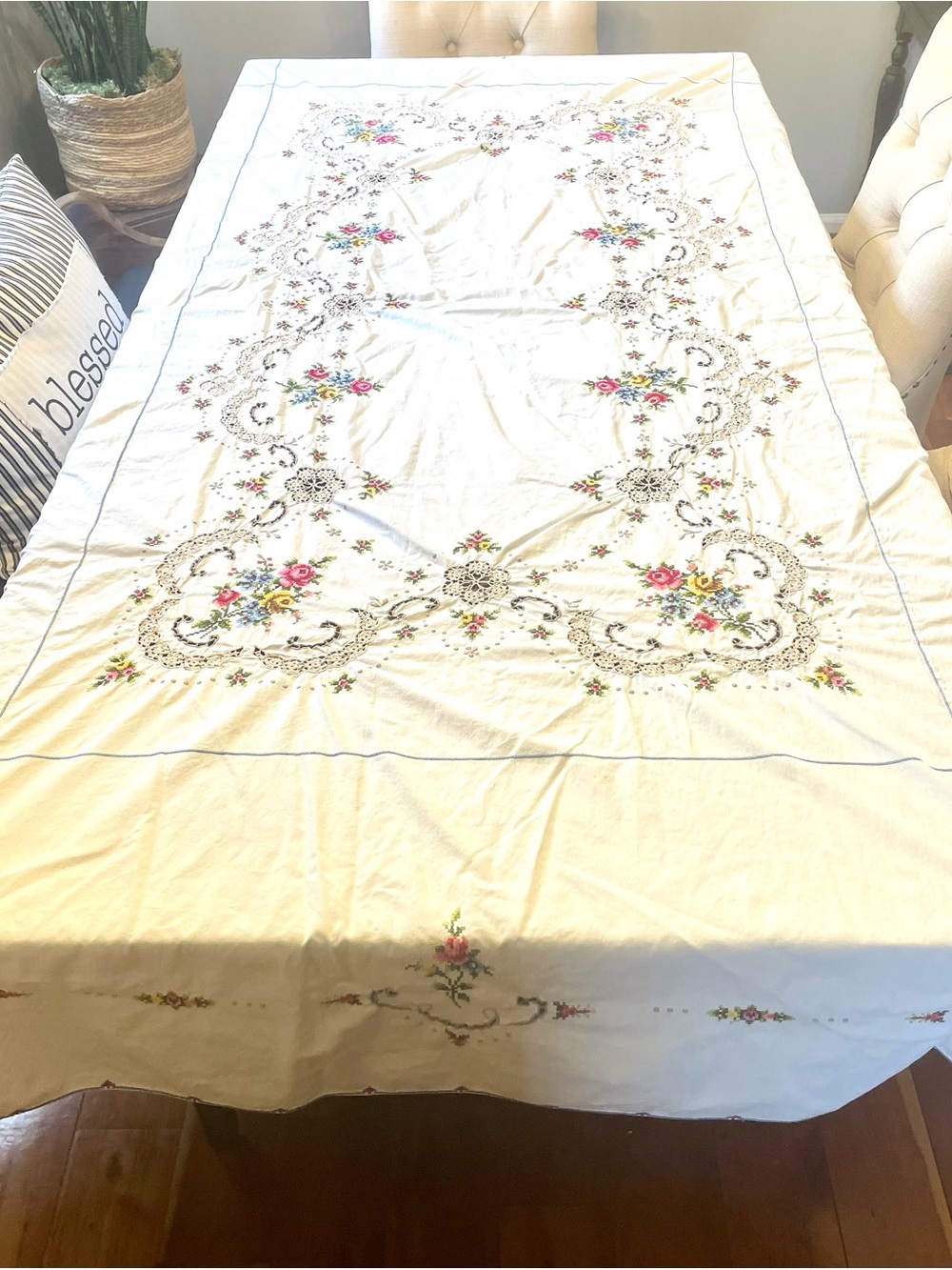 Vintage White Floral Embroidered Cut Work Tablecloth 92” & 12 Match Napkins